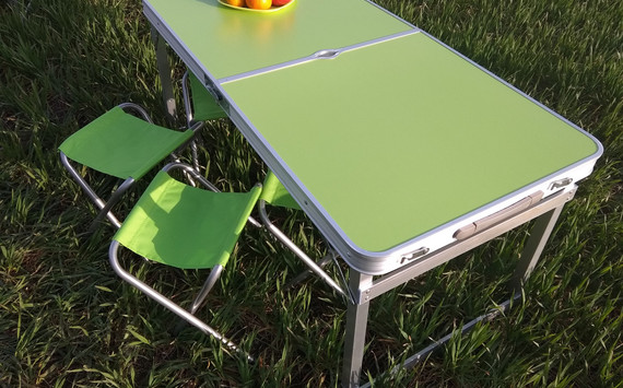 Стол и стулья