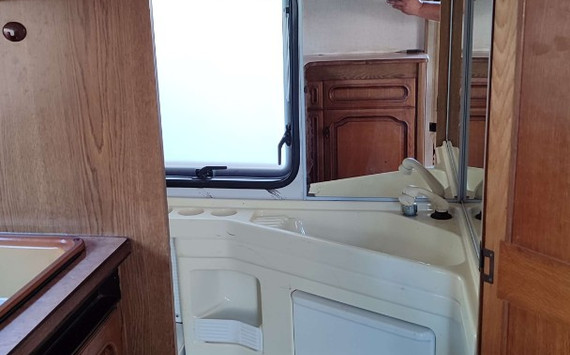 Кемпер для отдыха Burstner Big Lux - изображение 13