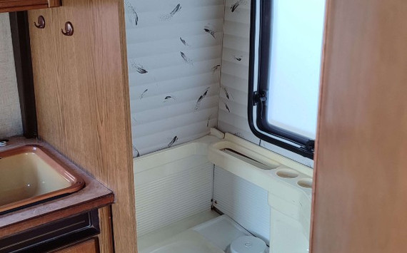 Кемпер для отдыха Burstner Big Lux - изображение 14